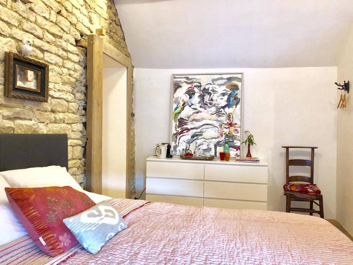 La Cour Des Delices Bed & Breakfast Gigny  Exterior photo