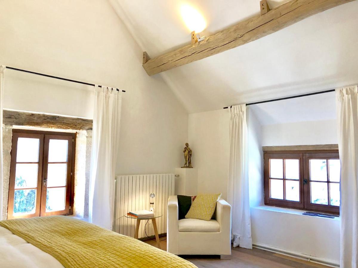 La Cour Des Delices Bed & Breakfast Gigny  Exterior photo