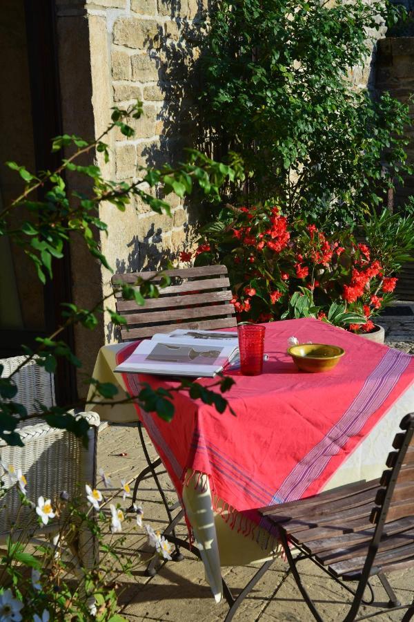 La Cour Des Delices Bed & Breakfast Gigny  Exterior photo
