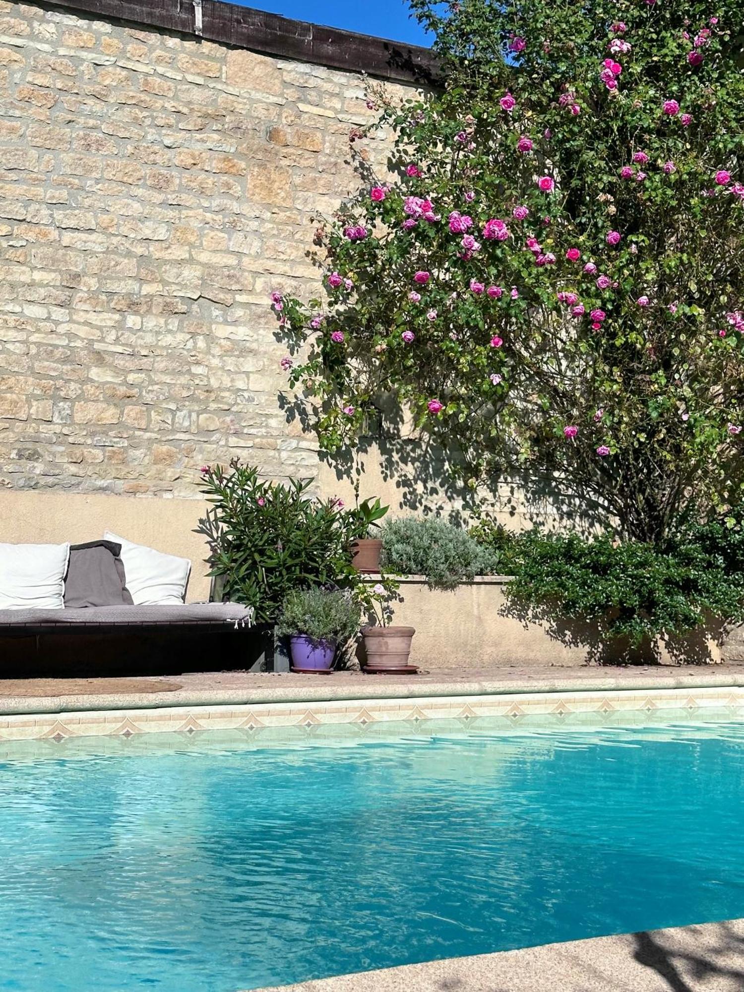 La Cour Des Delices Bed & Breakfast Gigny  Exterior photo