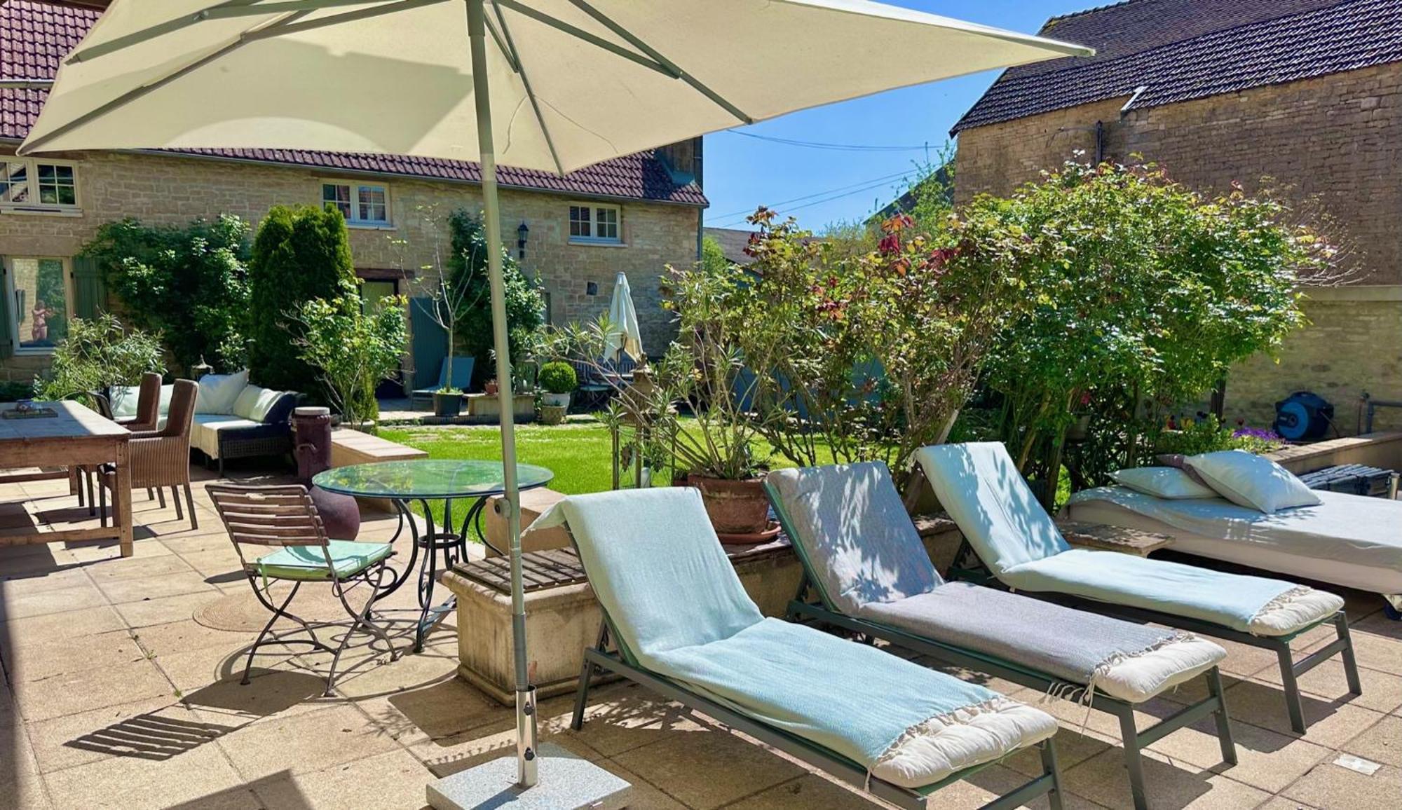 La Cour Des Delices Bed & Breakfast Gigny  Exterior photo