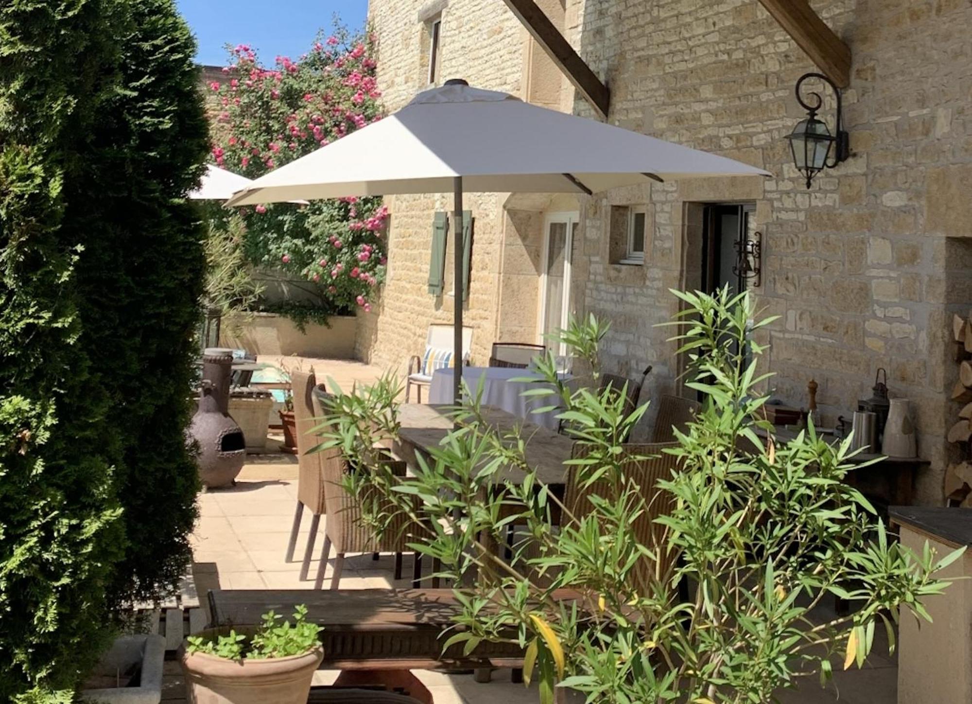 La Cour Des Delices Bed & Breakfast Gigny  Exterior photo