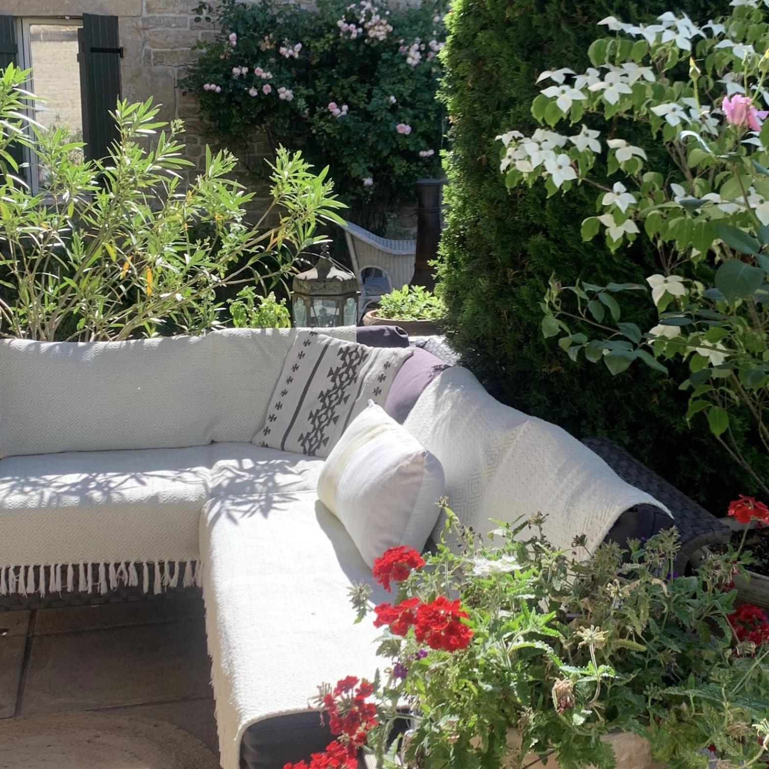 La Cour Des Delices Bed & Breakfast Gigny  Exterior photo